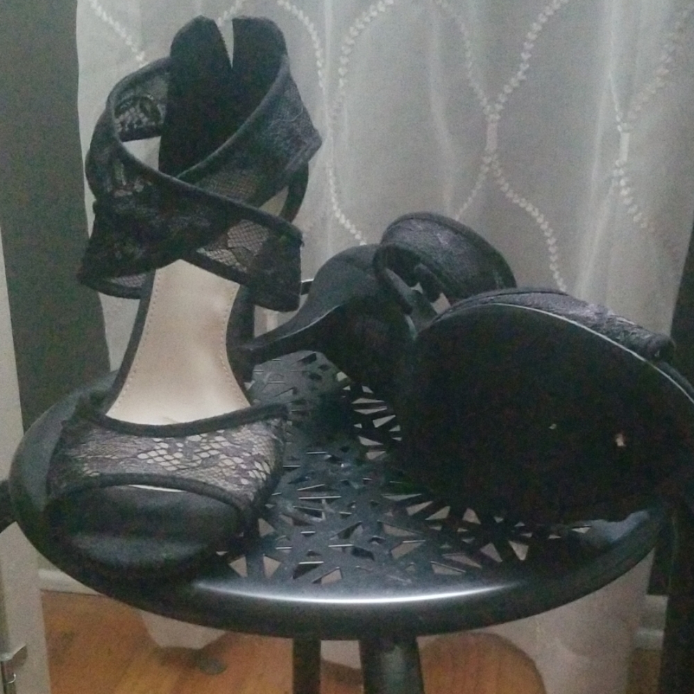 Heels - Picture 2 of 3